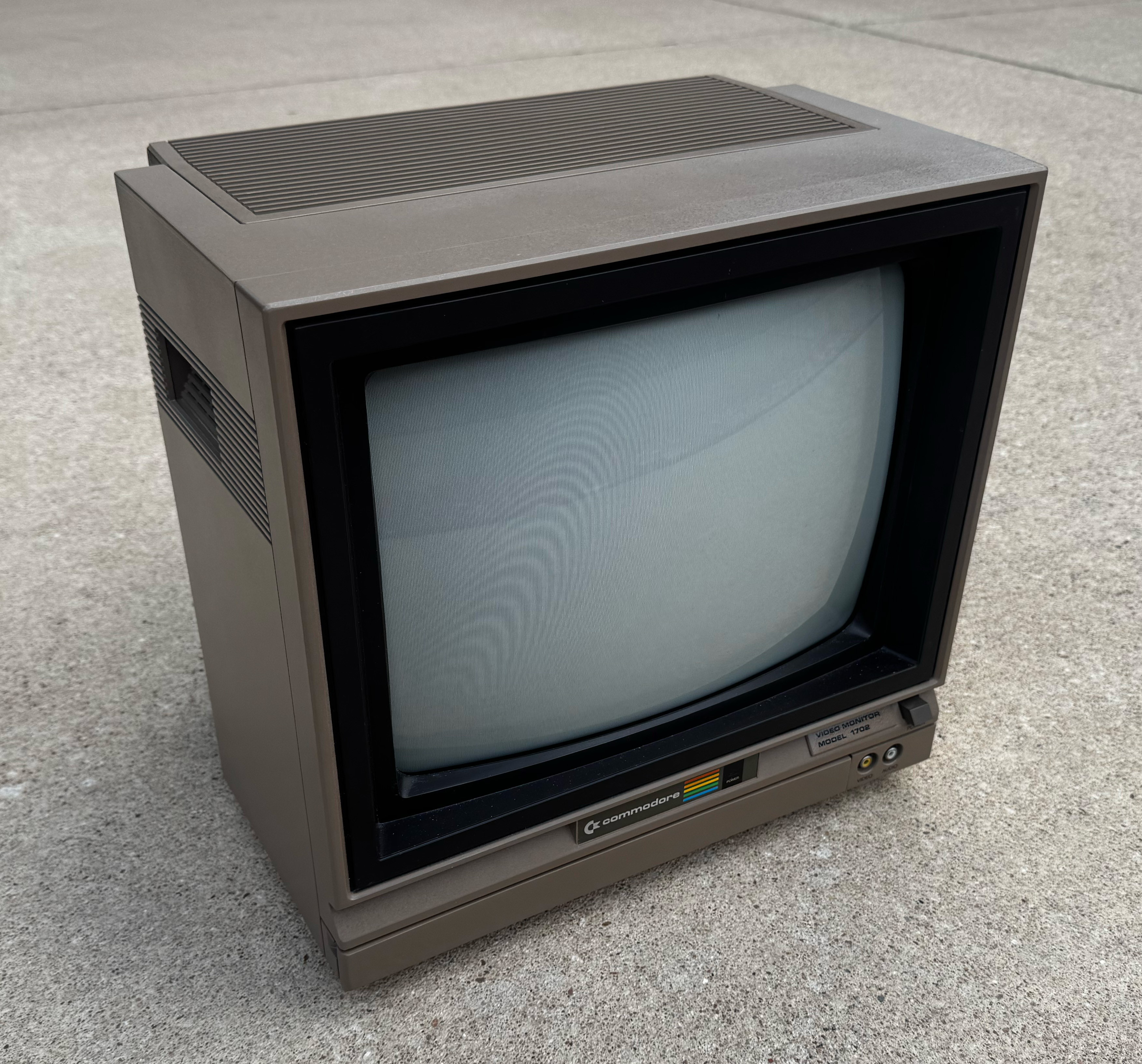 Commodore 1702 · Austin CRTs